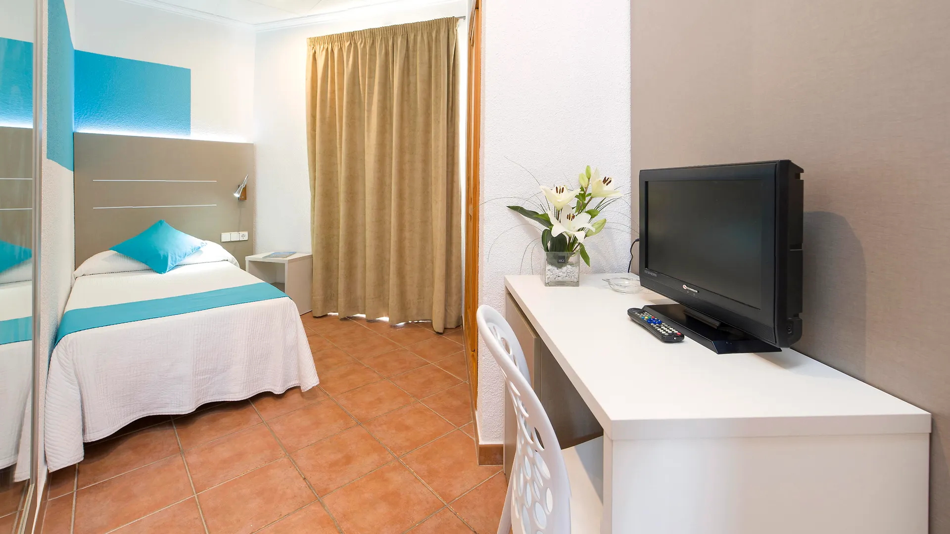 Hostal Adelino San Antonio  Hotel San Antonio (Ibiza)